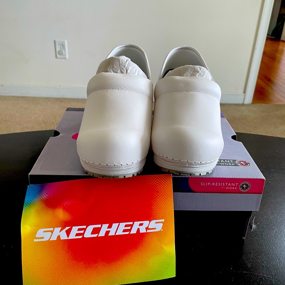 Skechers white slip resistant BRAND NEW NEVER WORN Nursing shoes